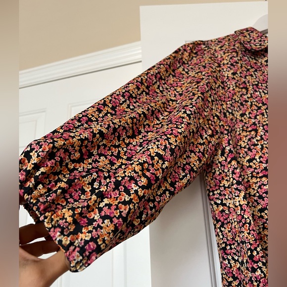 LIKE NEW Zara Micro Floral Print Balloon Sleeve
Size S - Picture 7 of 14